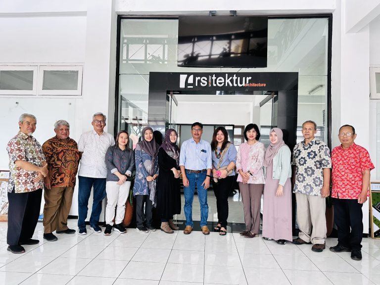 Praktisi Mengajar: Manajemen Proyek Green Building di Universitas Merdeka Malang